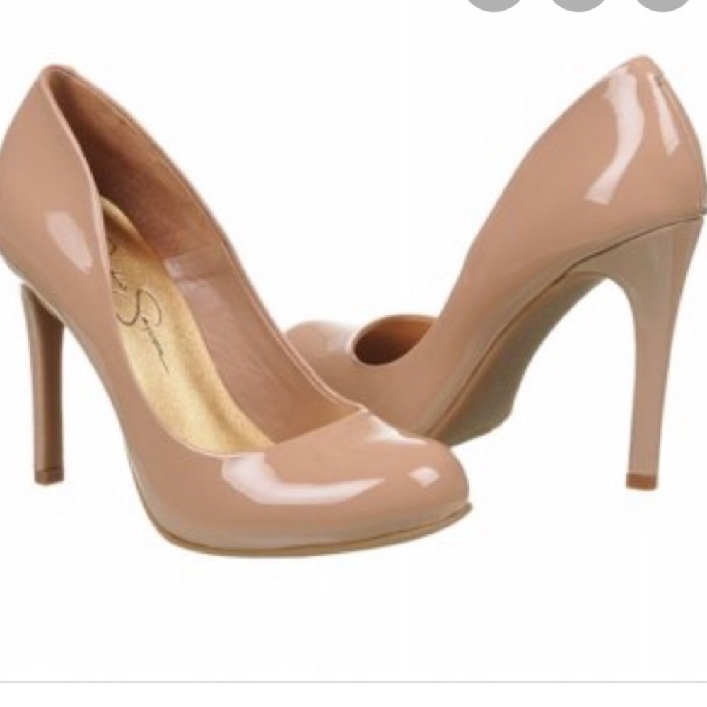 Jessica Simpson nude round toe pump